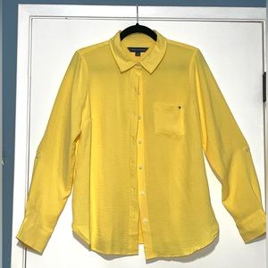 Brand New Tommy Hilfiger Yellow Button Down Shirt. sz Small.